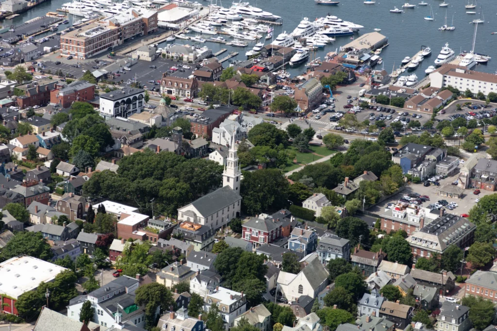 Tavern on Broadway Newport, RI: Menu, Location & Hotels Nearby